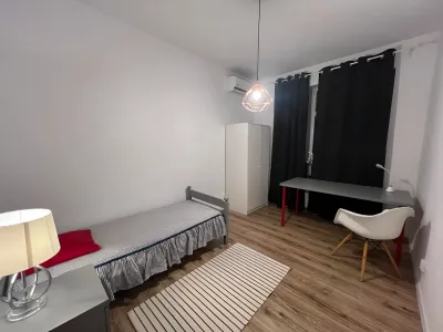 inchiriere apartament Sector 2, București dormitor birou și scaun